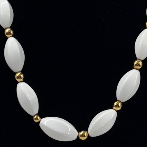 NAPIER Vintage White and Gold Tone Acrylic Necklace - Picture 6 of 7